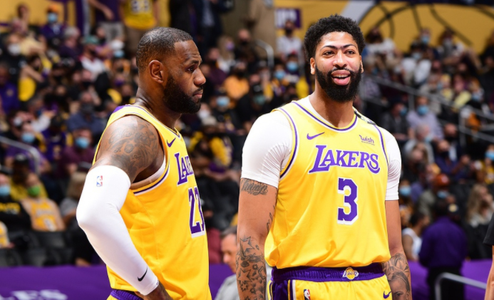  福克斯全能表现难救主，国王不敌鹈鹕遭遇四连败