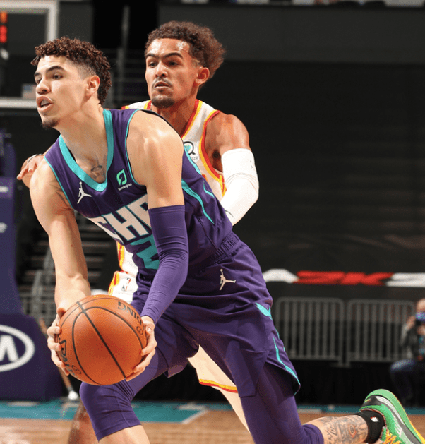  黄蜂三球鲍尔兄弟对决弟弟领衔球队战胜兄长  